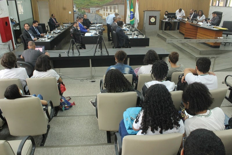 Orçamento impositivo retorna à pauta da Câmara de Itabira; projeto divide vereadores