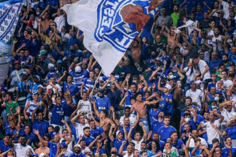Cruzeiro repudia canto homofóbico da torcida em jogo contra o Grêmio