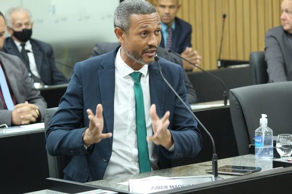 Confusão, tumulto e bate-boca marcam a votação do orçamento impositivo em Itabira
