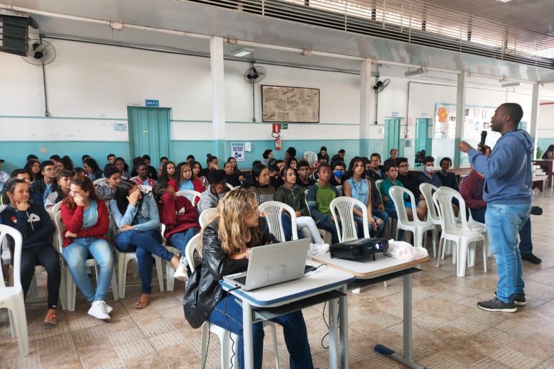 Ipatinga: CREAS visita escolas municipais para conscientizar sobre o Maio Laranja