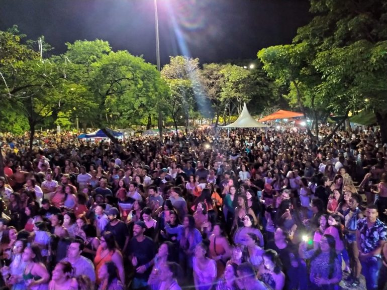 Milhares de pessoas prestigiaram as comemorações do aniversário de Ipatinga