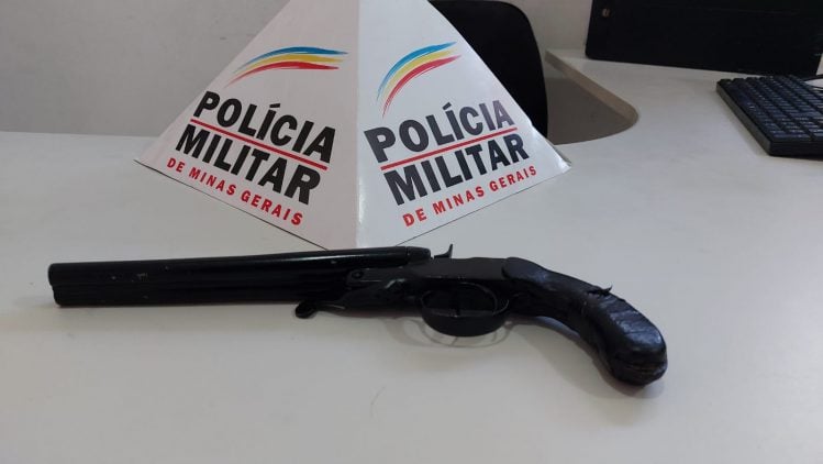 Após denúncia, PM apreende garrucha calibre .44 em Itabira