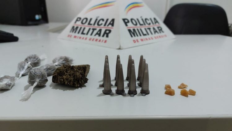 PM apreende drogas após suspeito fugir correndo