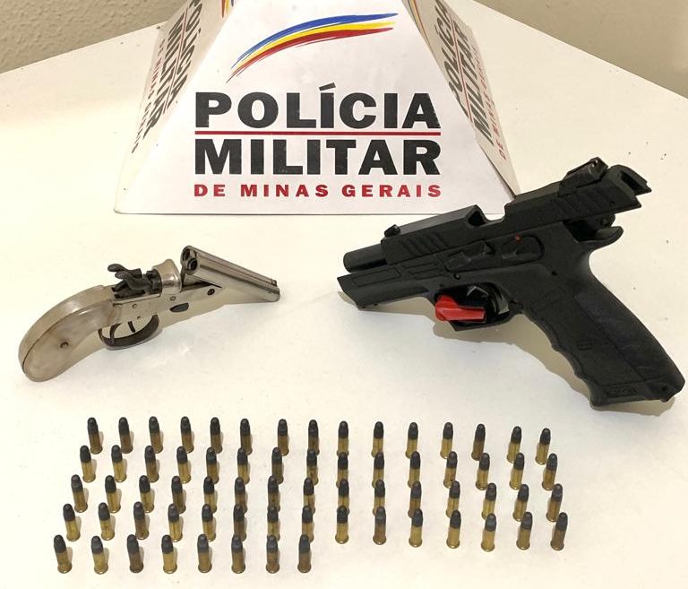 PM apreende garrucha e pistola ao verificar denúncia anônima