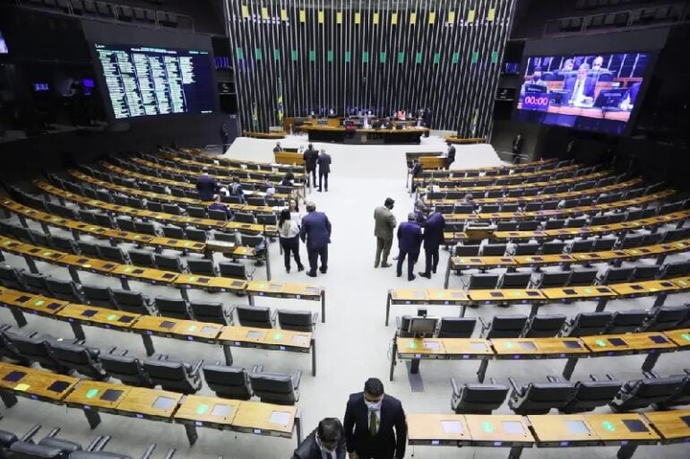 Minas Gerais tem 37 deputados federais reeleitos e 16 novos parlamentares; veja lista