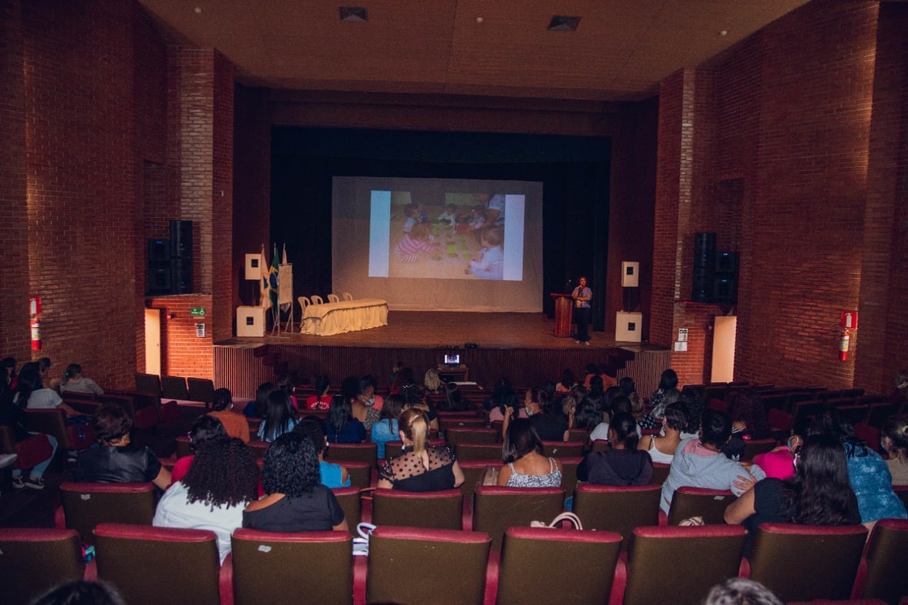 Itabira: educadores da rede municipal passam por capacitação com foco na 1ª infância