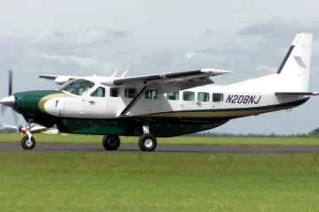 Piloto passa mal, passageiro inexperiente assume comando do avião e faz pouso de emergência