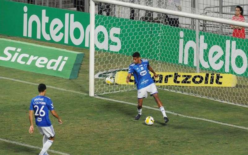 Cruzeiro alcança quatro jogos sem sofrer gols e confirma solidez defensiva