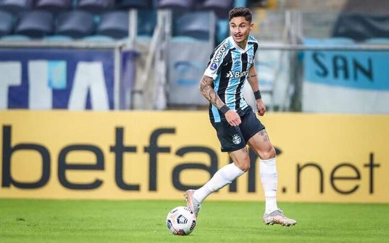 Diogo Barbosa, do Grêmio, deverá ser titular contra o Cruzeiro na Série B
