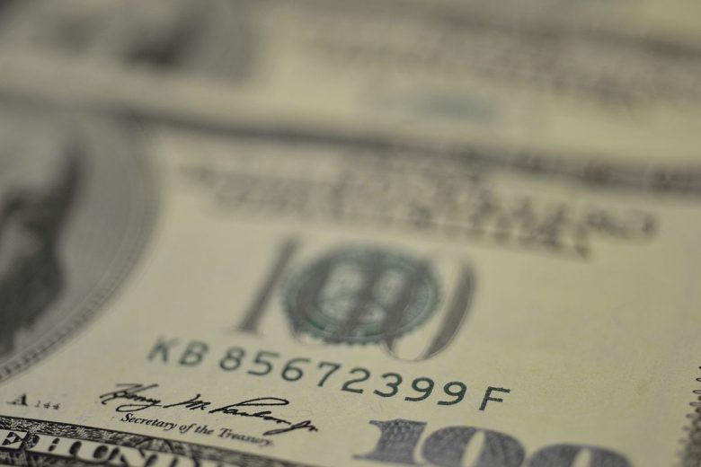 Dólar cai e mercados reagem à alta na inflação dos Estados Unidos