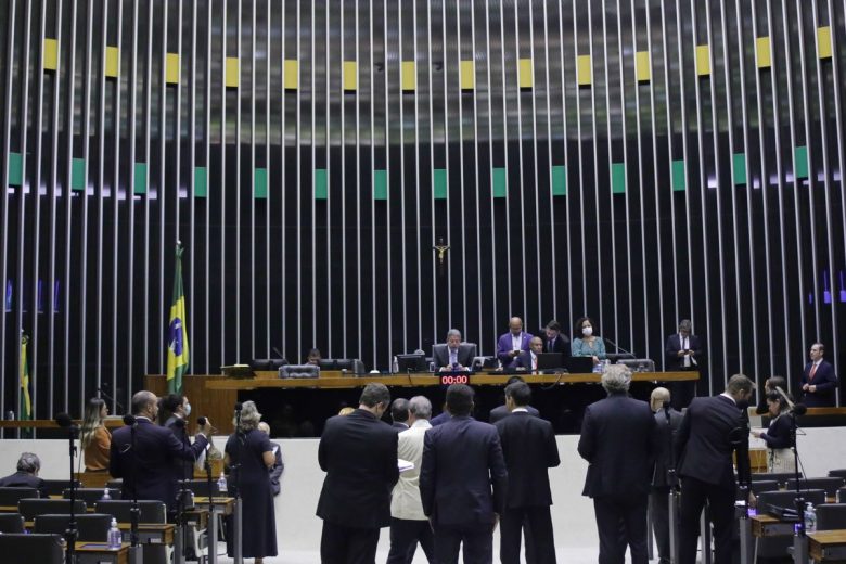 Câmara aprova limite da alíquota de ICMS sobre combustíveis