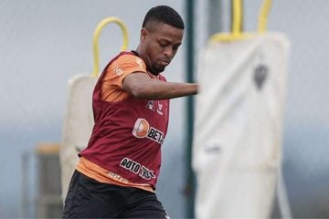 Keno se coloca à disposição de Turco para iniciar clássico pelo Atlético