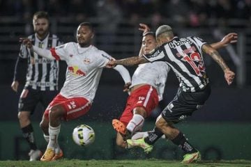 Bragantino x Atlético: CBF divulga áudio do VAR em pênalti anulado