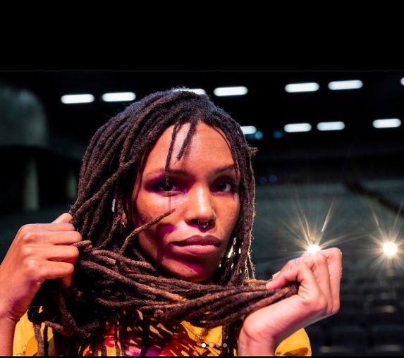 De álbum novo, Nath Rodrigues busca seu próprio “fio” com público itabirano