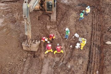 Bombeiros encontram ossada em área de buscas em Brumadinho