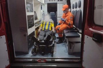 Homem precisa de atendimento médico após ficar muito tempo em sauna