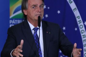PF quer saber se Bolsonaro utilizou cartão para entrar nos EUA