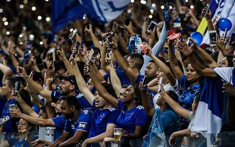 Cruzeiro chega aos 49 mil sócios e fica perto de marca almejada por Ronaldo