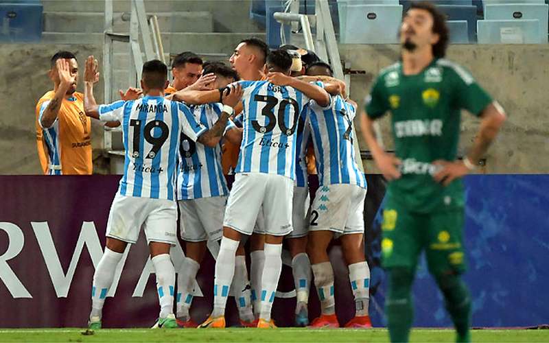 Cuiabá perde de virada para o Racing e dá adeus à Copa Sul-Americana