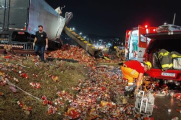 Grave acidente no Anel Rodoviário deixa duas pessoas mortas