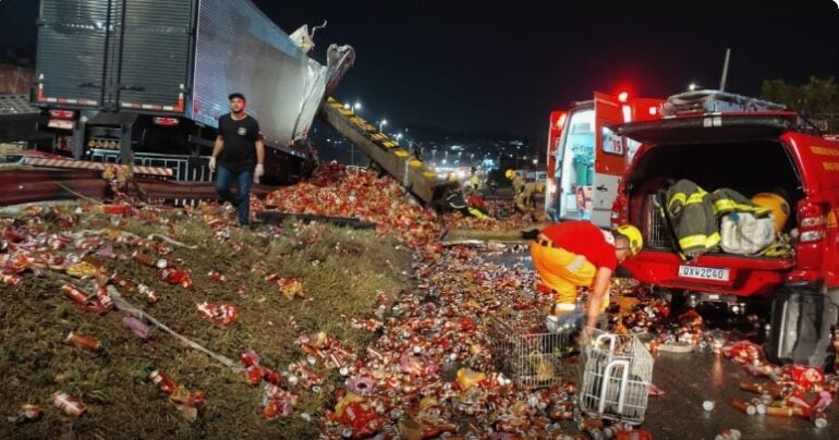 Grave acidente no Anel Rodoviário deixa duas pessoas mortas