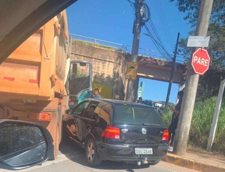 Acidente deixa trânsito congestionado na região do São Bento