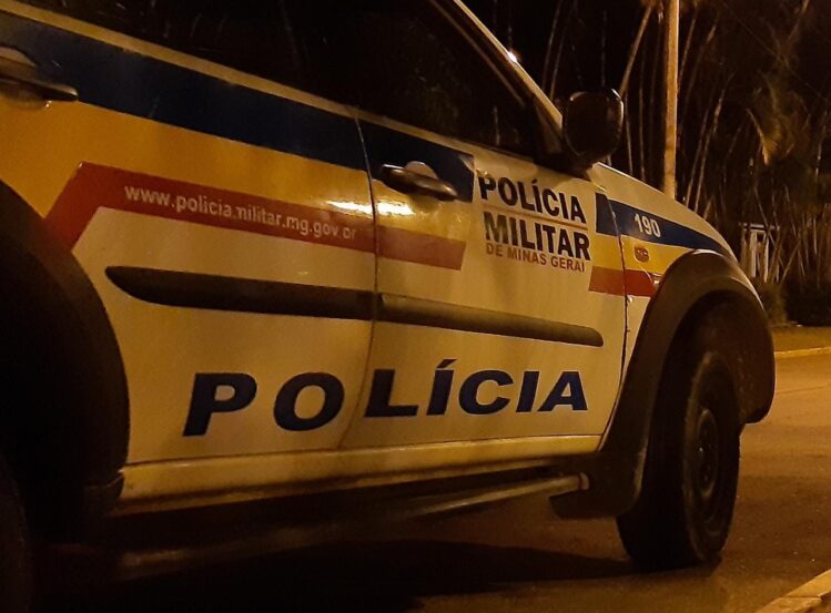 Homens são mortos com 30 tiros às margens da linha do metrô, em Contagem