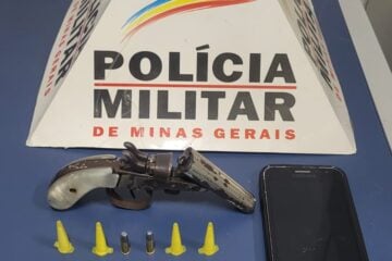 PM apreende garrucha e cocaína em Santa Maria de Itabira