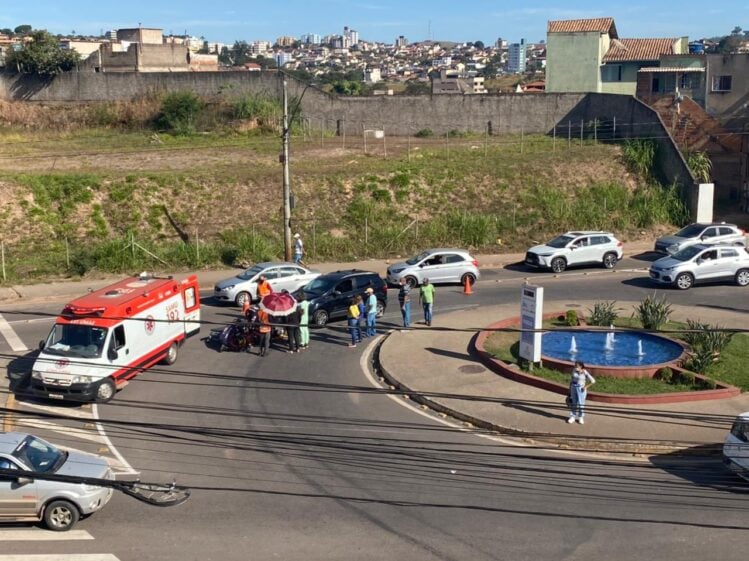 Mulher fica ferida em acidente na avenida Mauro Ribeiro