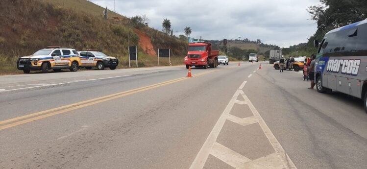 Polícia Rodoviária intercepta micro-ônibus que seguia com drogas para Ipoema