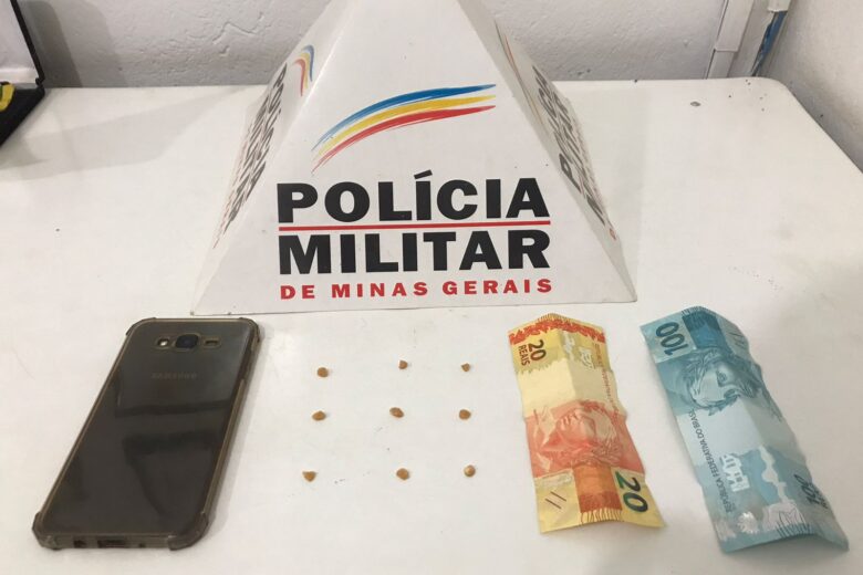 Dupla é presa com pedras de crack em Catas Altas