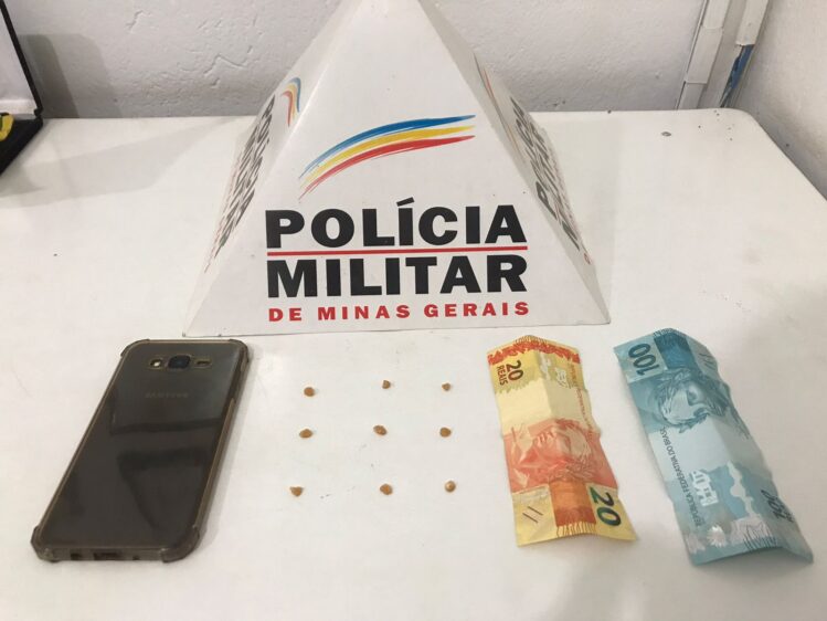 Dupla é presa com pedras de crack em Catas Altas