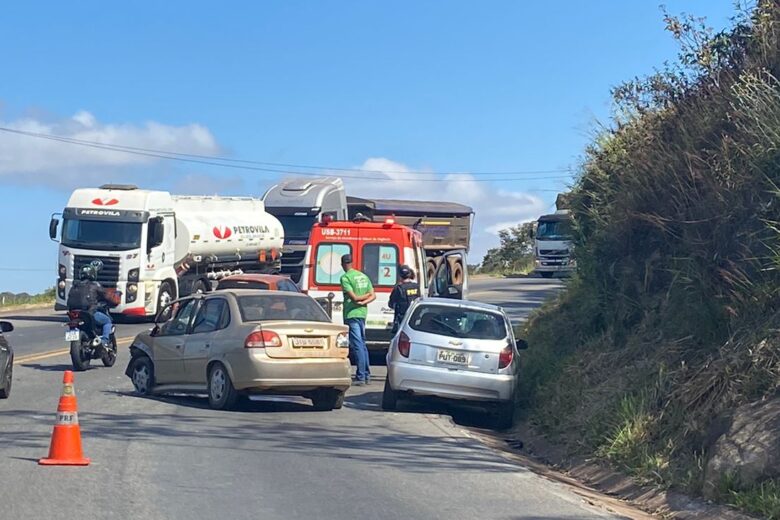Acidente na BR-381 causa lentidão na manhã desta segunda