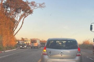 Acidente com vítima fatal interdita BR-381 em Caeté