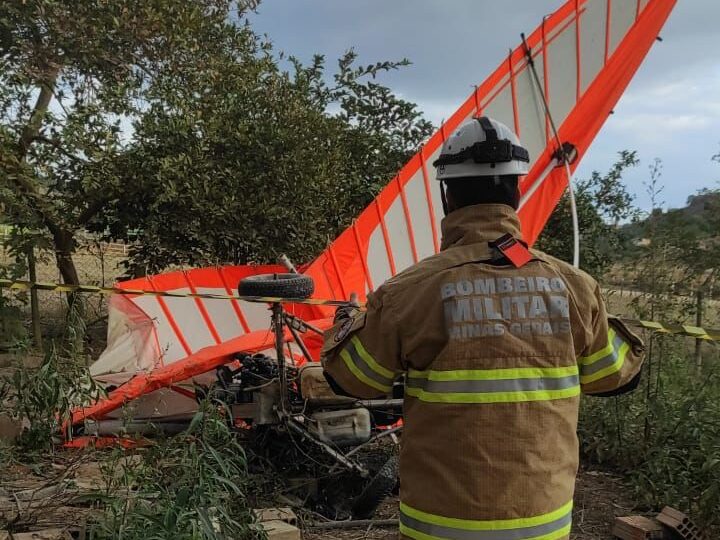 Piloto é socorrido após acidente com ultraleve em Minas