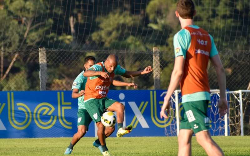 Mancini define relacionados do América para jogo contra Ceará pela Série A