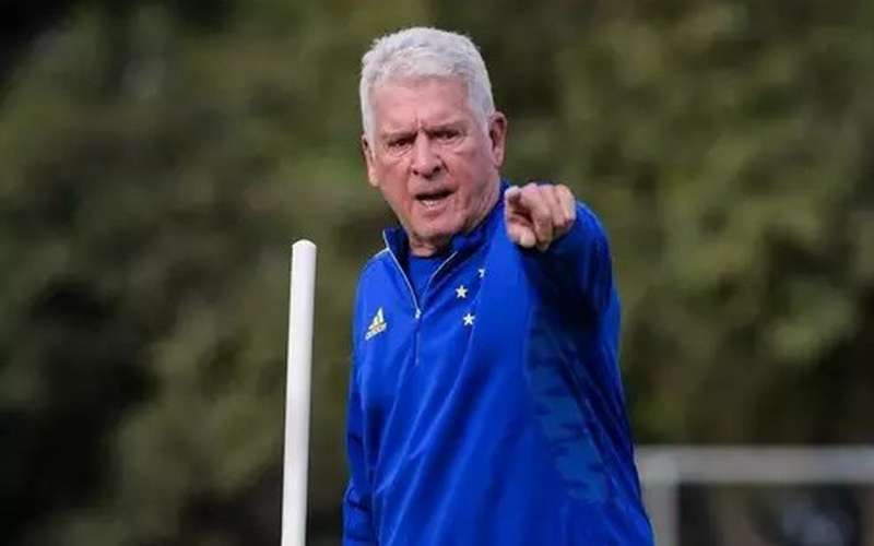 Cruzeiro obtém vitória na Justiça contra preparador físico Antônio Mello