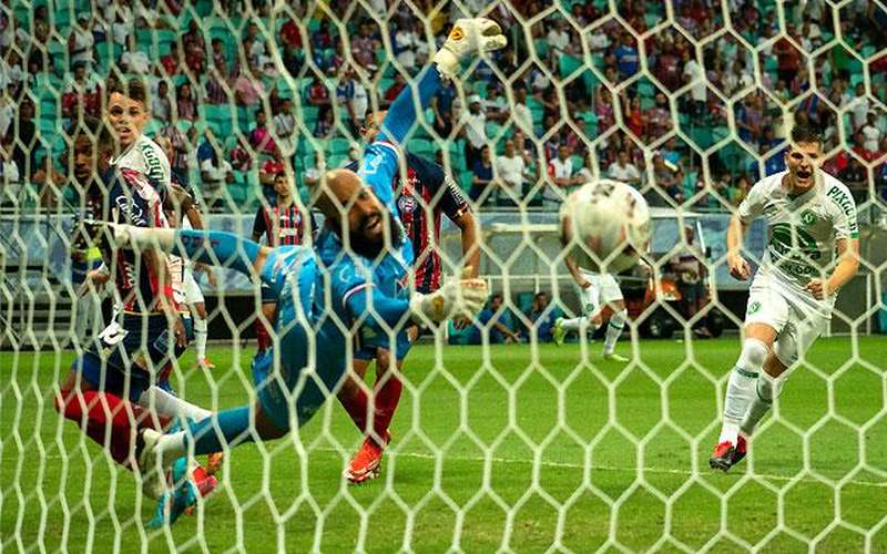 Bahia tropeça contra Chapecoense e beneficia o líder Cruzeiro na Série B