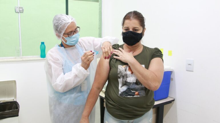 Covid-19: Fabriciano oferta dose de reforço para pessoas acima de 50 anos
