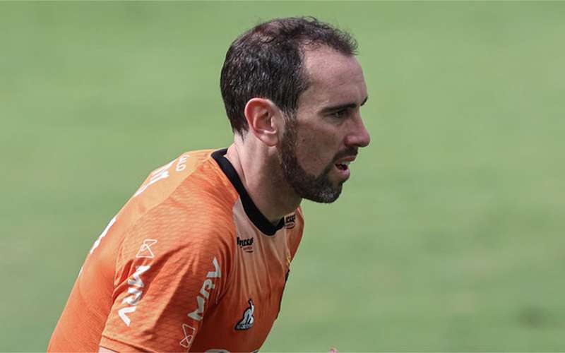 Atlético se reunirá com Godín para definir saída; zaga vai ter reposição