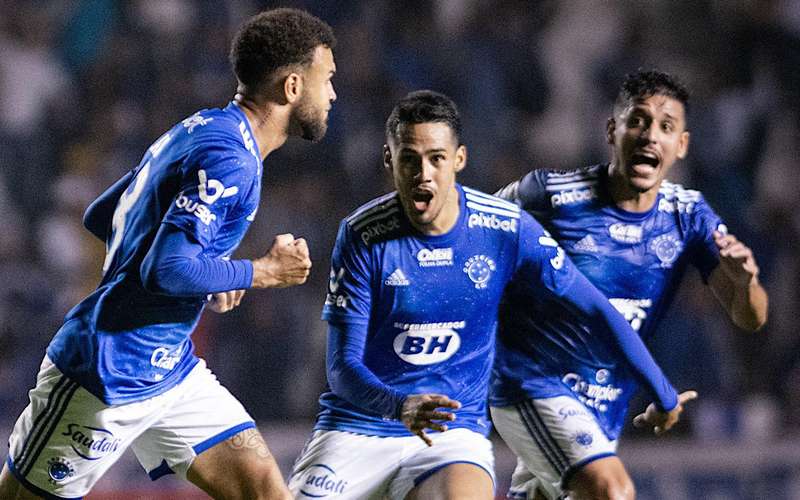 Série B: ‘Cruzeiro vai subir, não tem esse papo de zikar’, diz comentarista