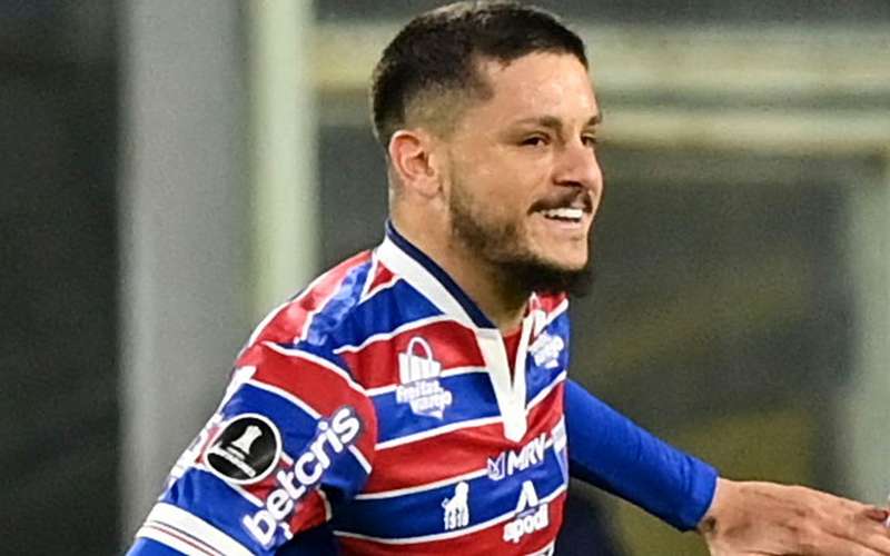 Fortaleza reintegra Lucas Crispim ao grupo após afastamento