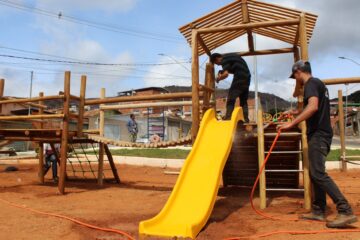 Vida nova! Parquinhos são instalados nos bairros República, Planalto e Santo Hipólito
