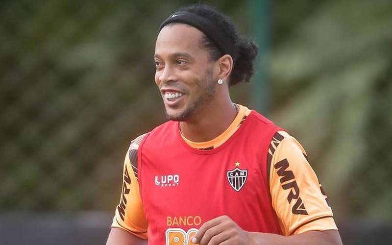 Lucas Cândido lembra rolê com Ronaldinho no Galo: ‘Minha mãe não acreditou’