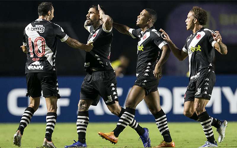 Vasco goleia Operário em São Januário e cola no líder Cruzeiro na Série B