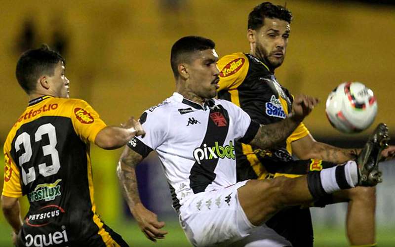 Vasco perde jogo, invencibilidade e beneficia o líder Cruzeiro na Série B