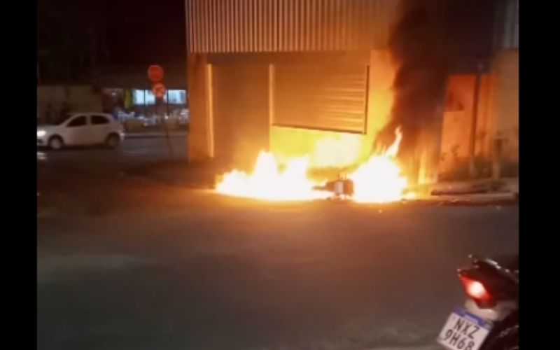 Acidente termina com moto carbonizada em Itabira