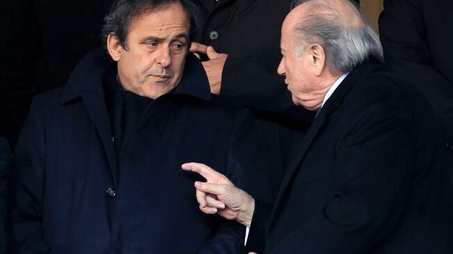 Blatter e Platini são absolvidos por tribunal suíço em caso de corrupção na Fifa