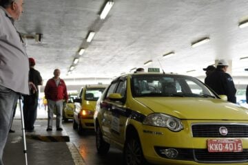 Auxílio para taxistas e caminhoneiros começa a ser pago em agosto