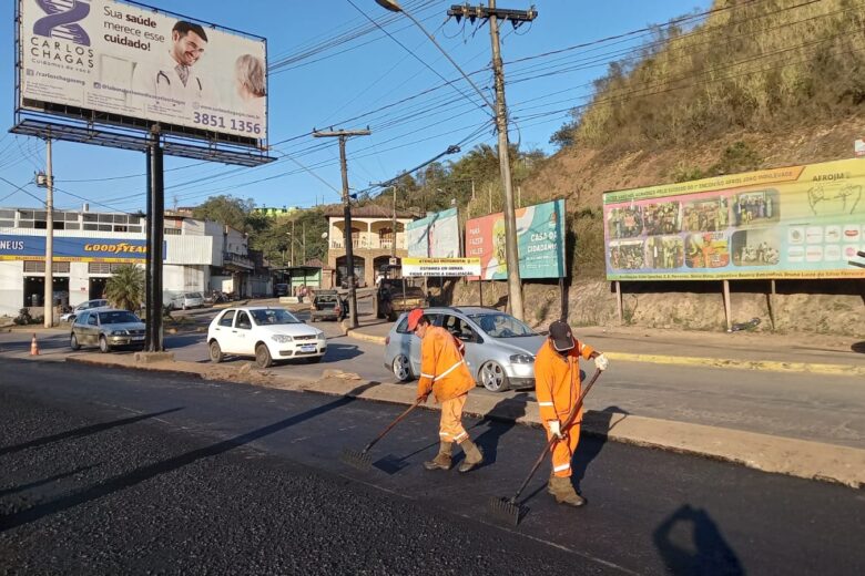 Atenção no trânsito! Avenidas Getúlio Vargas e Wilson Alvarenga recebem asfaltamento